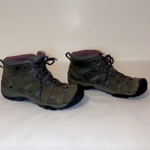 Keen Waterproof Hiking Boot- Size 8.5
